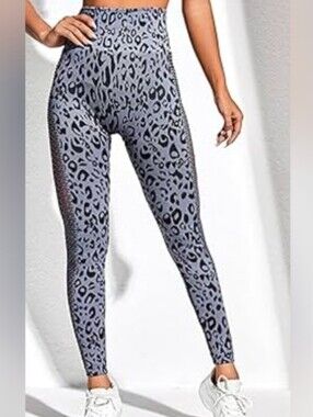 High-Waist Grey Leopard 🐆 Print Sculpting Butt Enhancing Active Leggings Large
